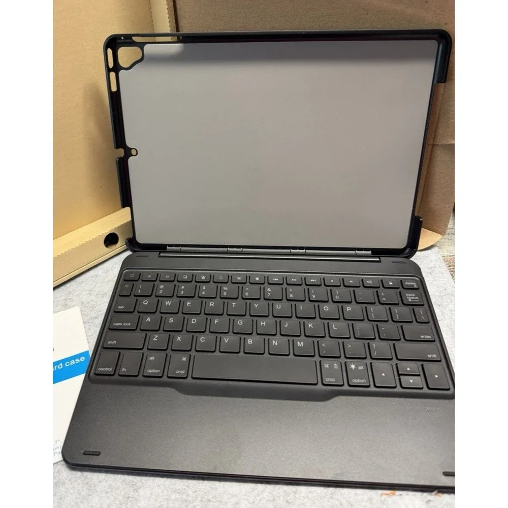 iPad 9.7 Bluetooth Keyboard Case New in Box Yoozon